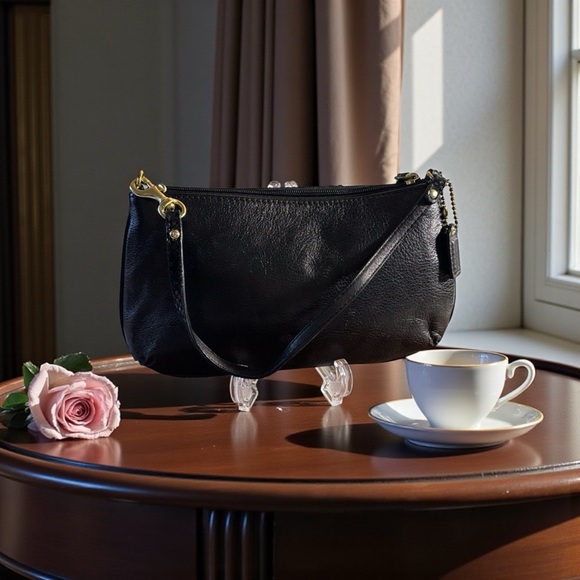 Coach Ashley Large Leather Wristlet Versatile Pouch with Gold toned Hardware - Picture 2 of 7